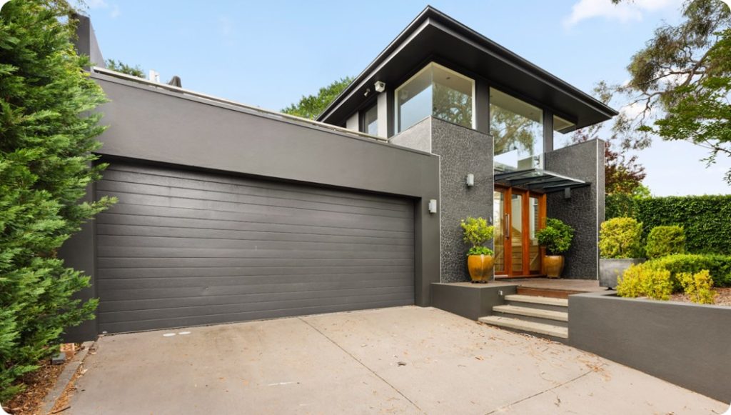 Professional House Painters Serving Deakin